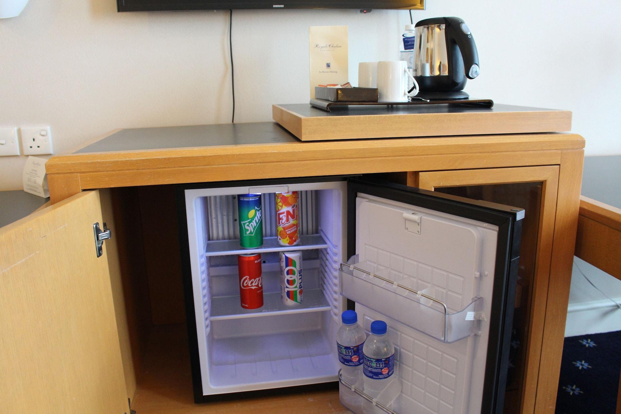 Royale Chulan Seremban Dış mekan fotoğraf A mini-refrigerator in a hotel room