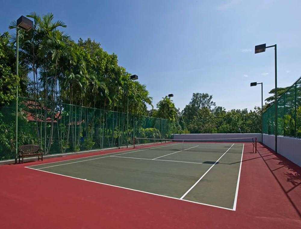 Royale Chulan Seremban Dış mekan fotoğraf Tennis court