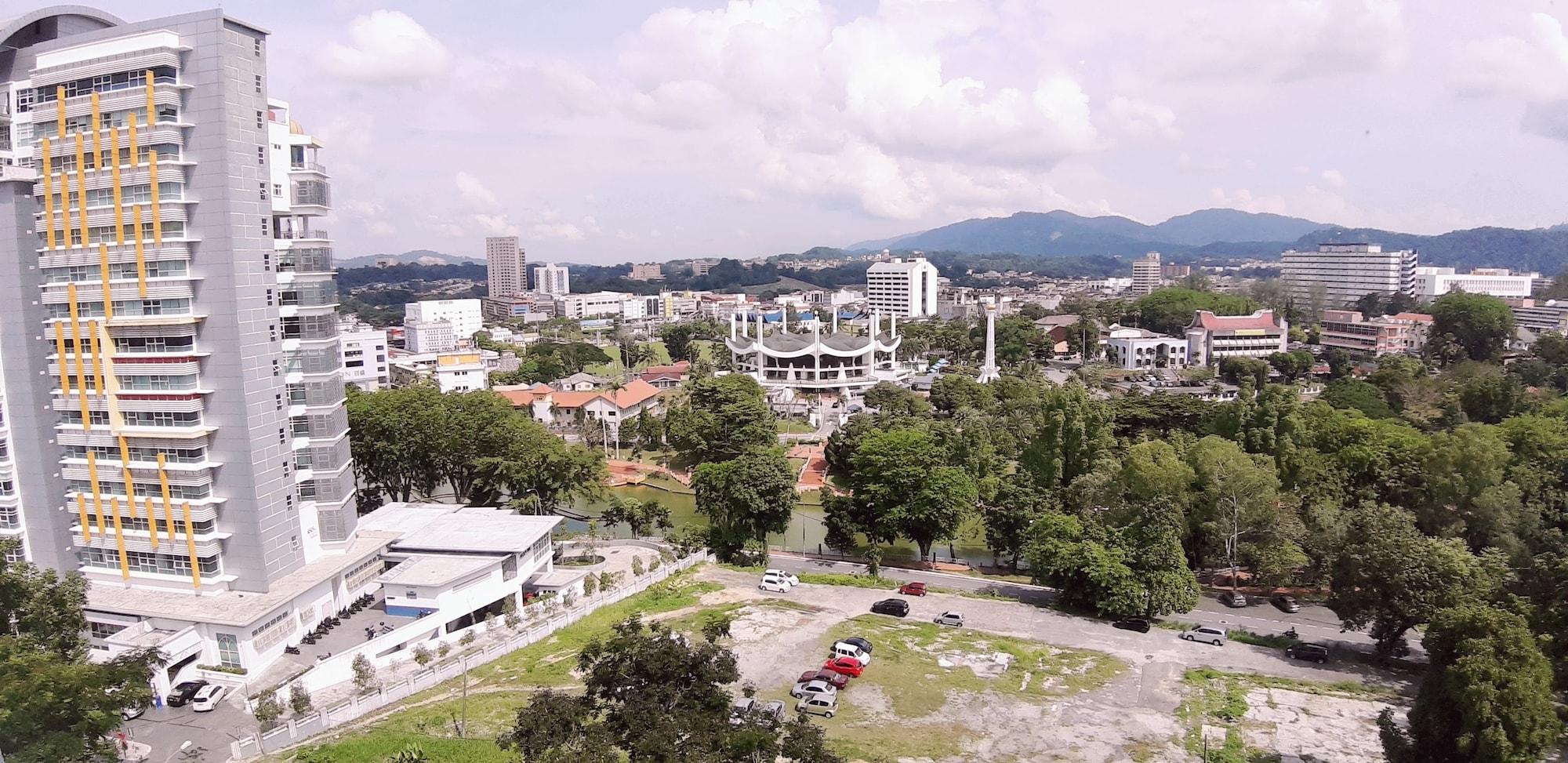 Royale Chulan Seremban Dış mekan fotoğraf Aerial view of the city