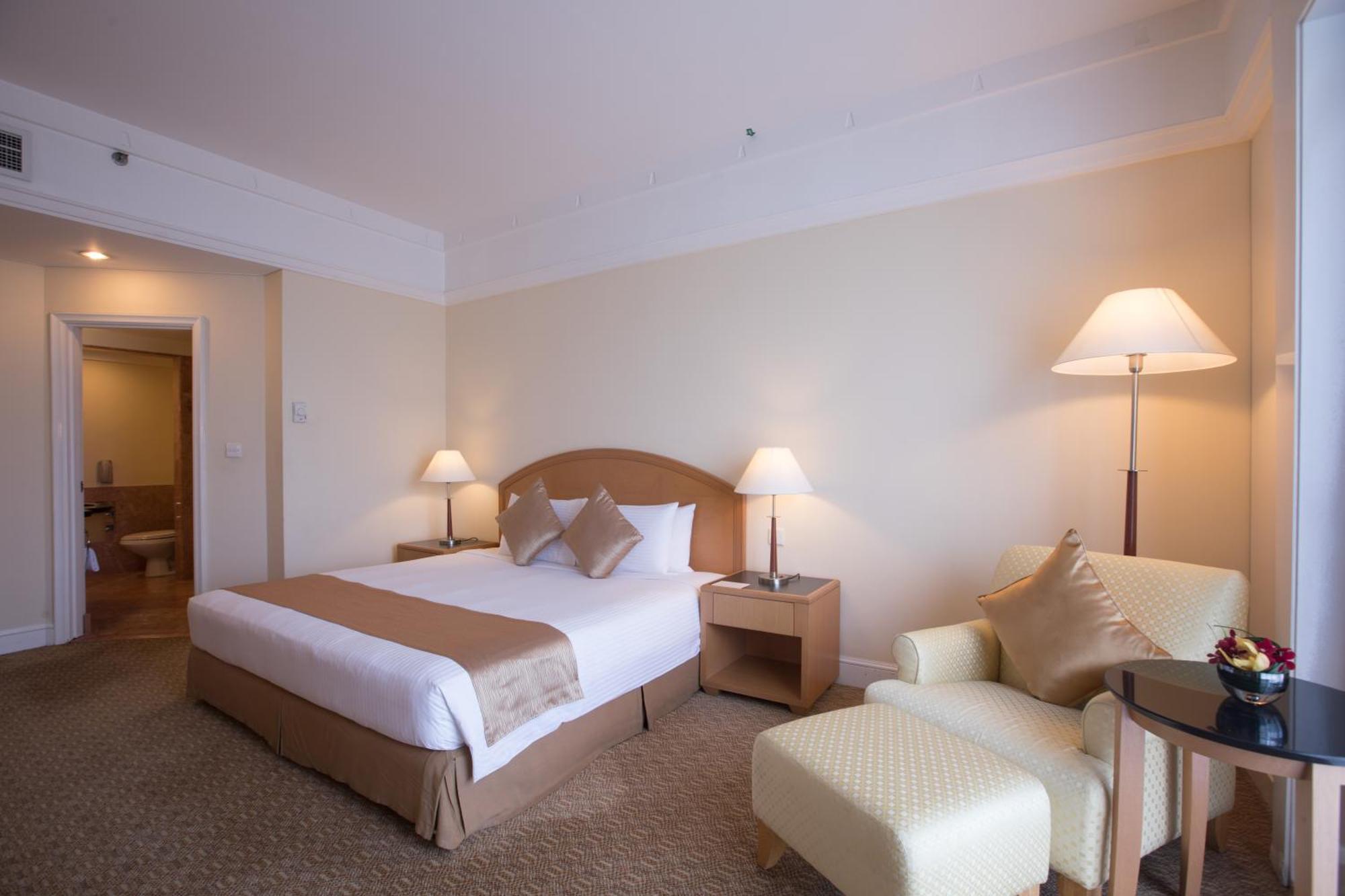 Royale Chulan Seremban Dış mekan fotoğraf A room at the hotel