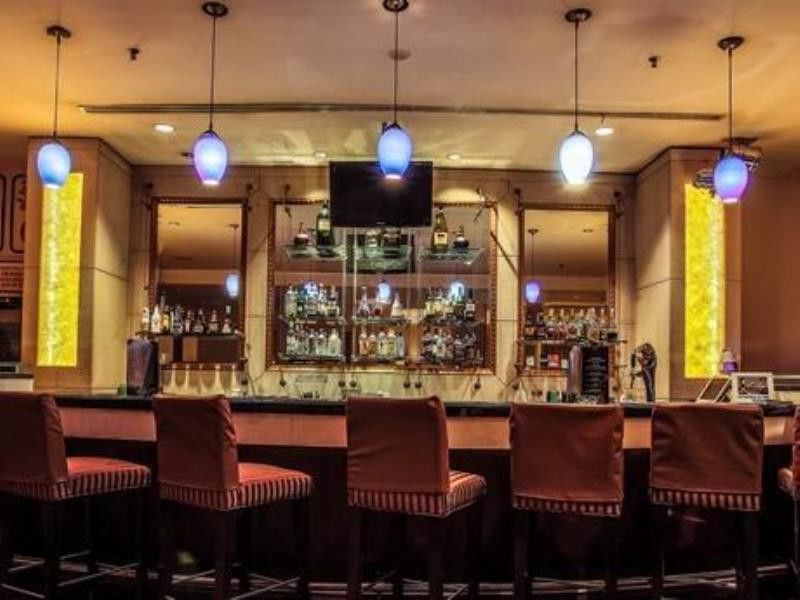 Royale Chulan Seremban Dış mekan fotoğraf The bar at the hotel
