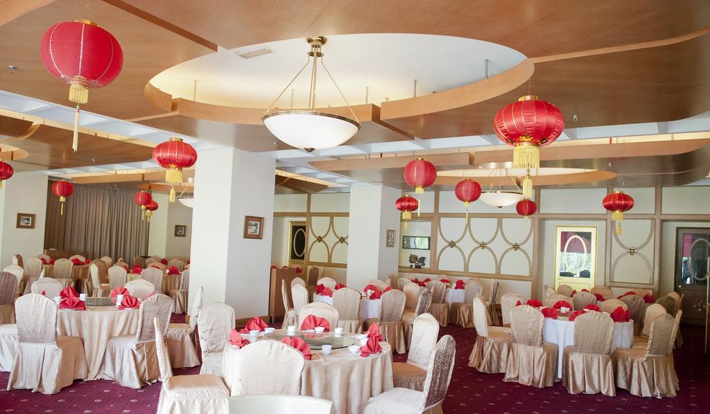 Royale Chulan Seremban Dış mekan fotoğraf The interior of the restaurant