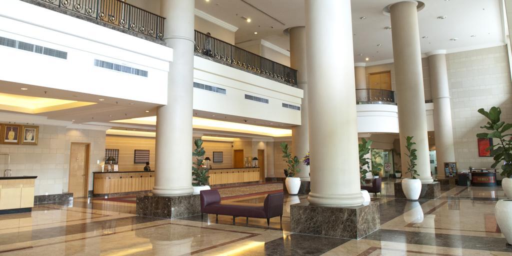 Royale Chulan Seremban Dış mekan fotoğraf The lobby of the hotel