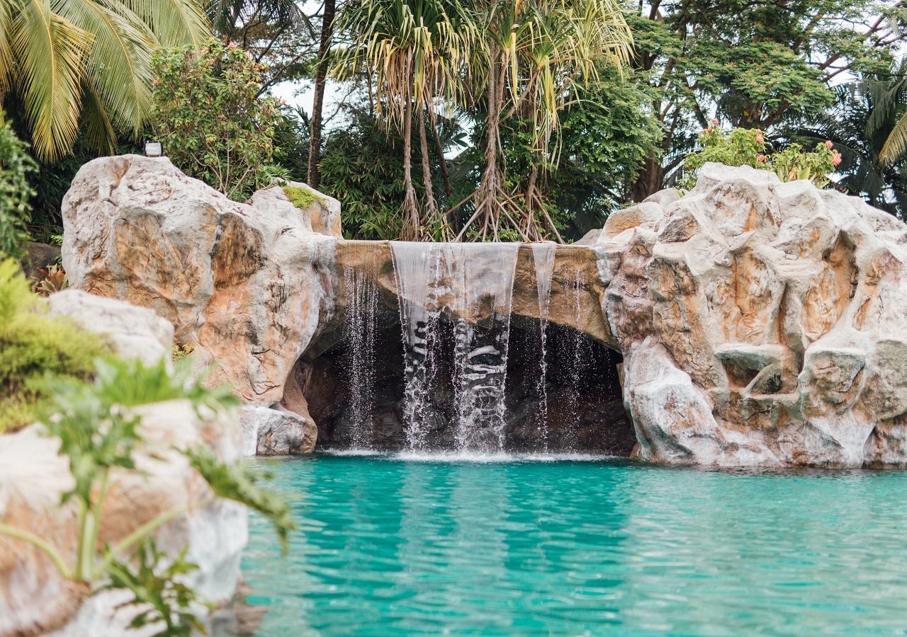 Royale Chulan Seremban Dış mekan fotoğraf The swimming pool at the resort