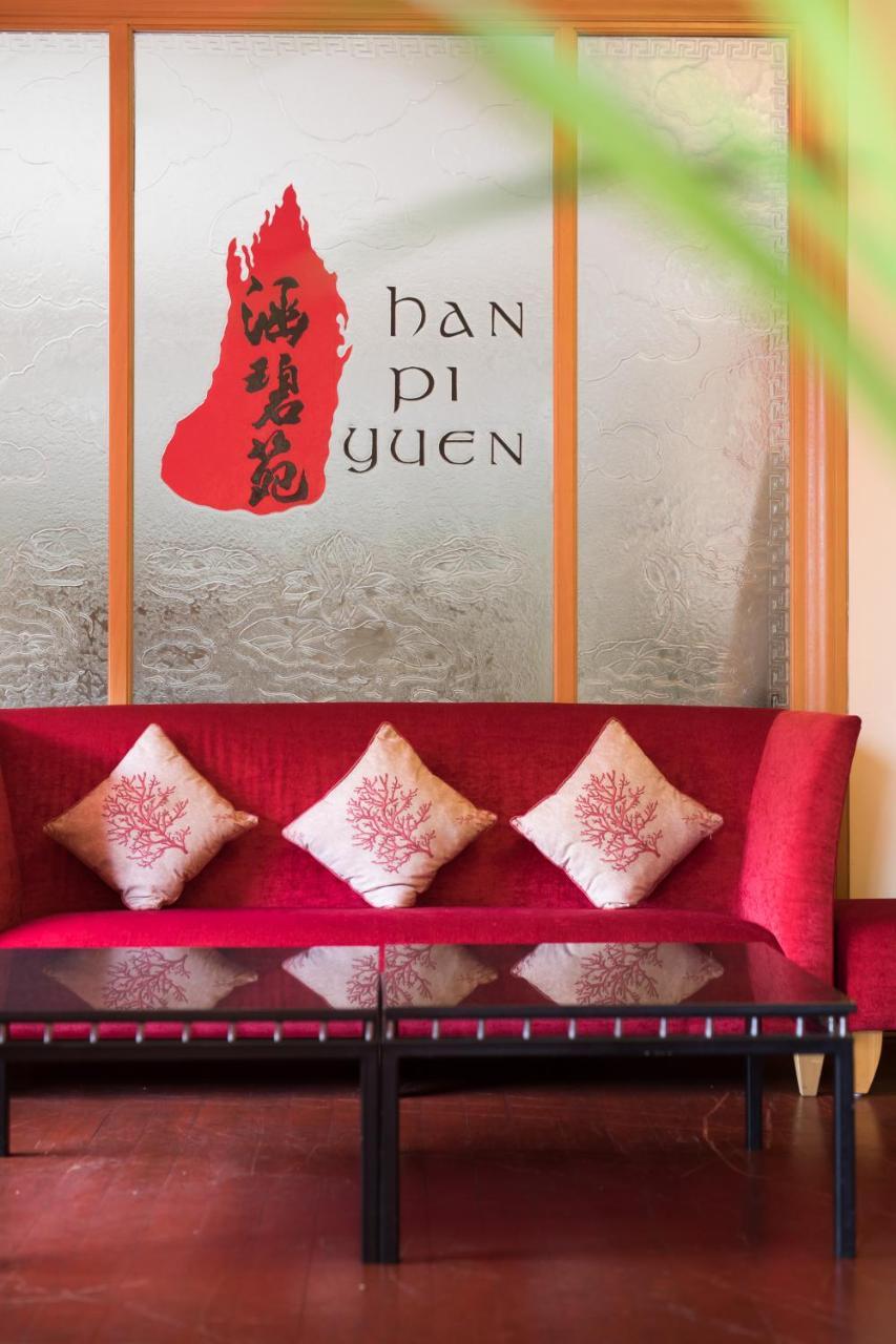 Royale Chulan Seremban Dış mekan fotoğraf A sofa in a living room